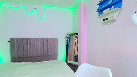 misofialeal online show from February 26, 6:44 pm