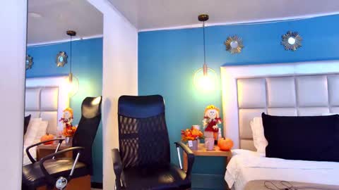 miss__ary_ online show from October 22, 12:29 pm