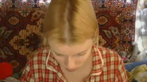 Snapshot of miss_elistia_ chatting on October 8, 11:38 am Elis online show from October 8, 11:38 am