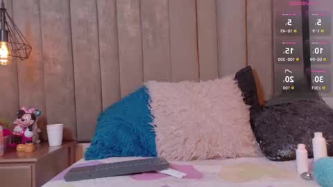 miss_evans_ online show from February 2, 1:30 pm