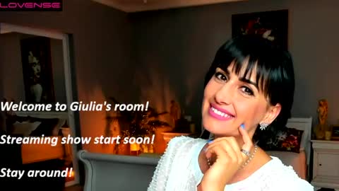 Miss Giulia online show from July 22, 1:02 pm