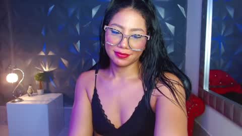Snapshot of miss_honey1 chatting on February 8, 2:47 am miss_honey1 online show from February 8, 2:47 am