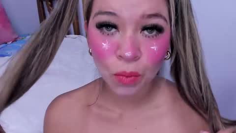 miss_lucyla online show from June 9, 11:10 am