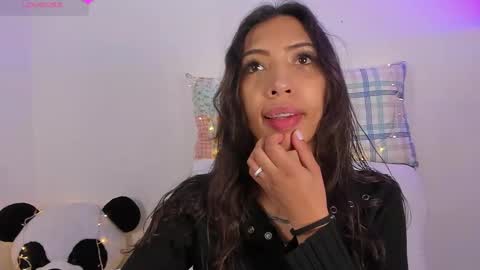 Snapshot of miss_veronica2 chatting on February 25, 12:05 pm Miss Veronica online show from February 25, 12:05 pm