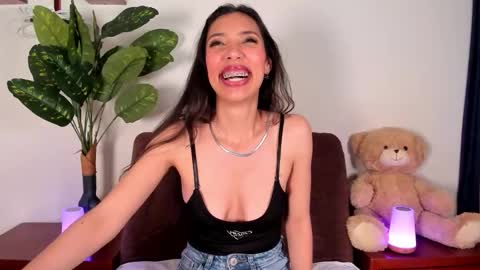 Miss Veronica online show from March 26, 1:27 pm