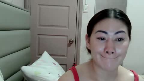 HOT MOMMY ZEPHYR online show from April 12, 9:13 am