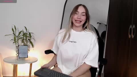 MissBlair online show from March 1, 11:26 pm