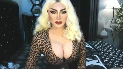 PRIESTESS CHANNEL online show from June 9, 1:33 pm