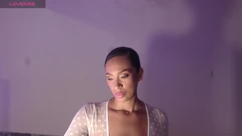 Snapshot of misscruzxz chatting on October 21, 9:07 pm Donna di Diamanti online show from October 21, 9:07 pm