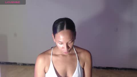 Snapshot of misscruzxz chatting on September 23, 9:54 pm Donna di Diamanti online show from September 23, 9:54 pm