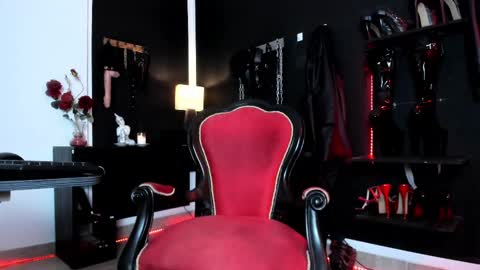 Missdarklady online show from February 11, 9:56 pm