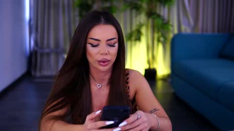 misskiarra online show from March 8, 5:17 am