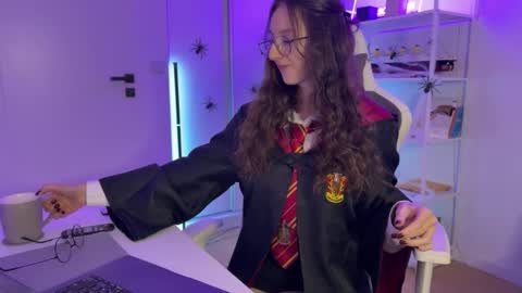 misslalii online show from October 31, 5:13 pm