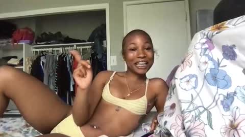 missmarimac online show from June 9, 2:39 pm