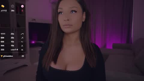 LUXXANDRA online show from November 10, 7:33 am