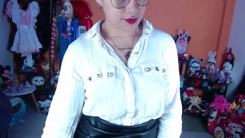 Miss Mia online show from May 7, 12:45 pm