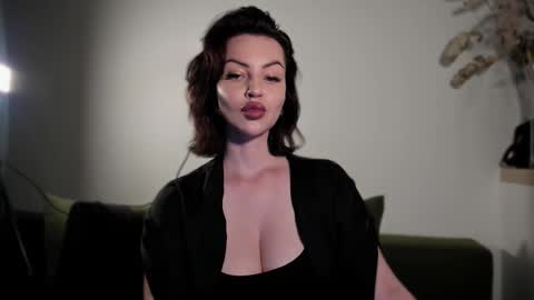 Snapshot of missmirandagd chatting on September 13, 4:09 pm   online show from September 13, 4:09 pm