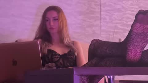 missmiroslava online show from March 18, 9:37 am