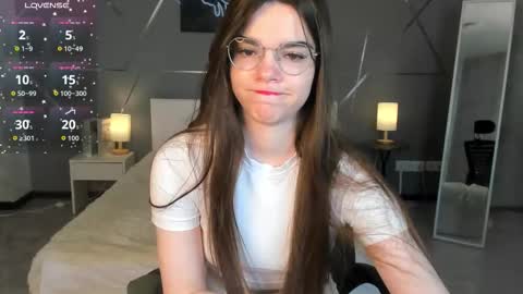 misss_evelyne online show from February 6, 1:42 am