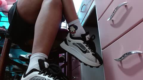 TELL ME MISS online show from March 9, 5:50 pm