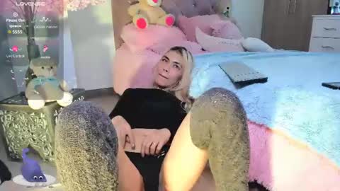 ... Independent model online show from July 5, 4:19 am