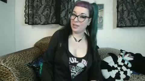 Missy Dee online show from February 5, 7:56 am