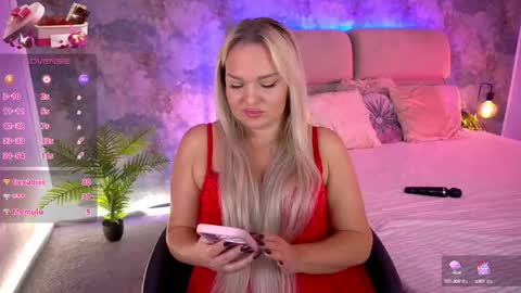 Snapshot of missyymartinezz chatting on October 13, 10:06 am  Amely  online show from October 13, 10:06 am