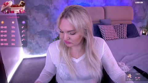 Snapshot of missyymartinezz chatting on March 6, 7:36 am  Amely  online show from March 6, 7:36 am