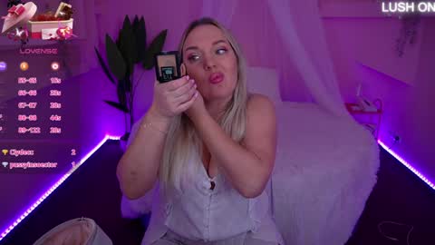 Snapshot of missyymartinezz chatting on January 29, 11:09 am  Amely  online show from January 29, 11:09 am