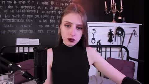 Snapshot of mistress_marlene chatting on October 25, 10:47 am Mistress Marlene online show from October 25, 10:47 am