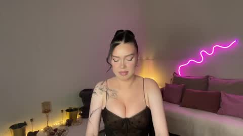 Mia online show from May 20, 6:58 pm