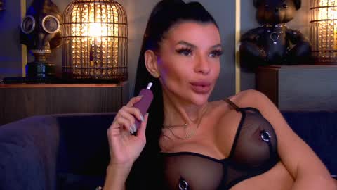 Elenia online show from April 9, 12:33 pm