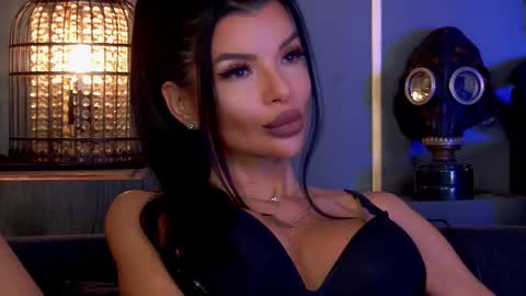 Elenia online show from September 30, 11:10 am