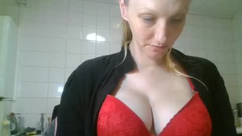mistressmilly32 online show from June 28, 10:17 pm