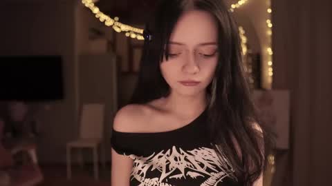 Yuka online show from April 20, 8:01 pm