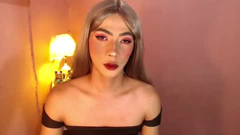 Mocha Locca  online show from January 20, 1:00 pm