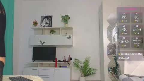 molliblum online show from September 12, 2:41 pm