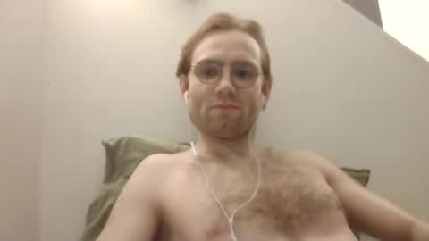 Snapshot of molliter chatting on March 3, 12:48 am molliter online show from March 3, 12:48 am