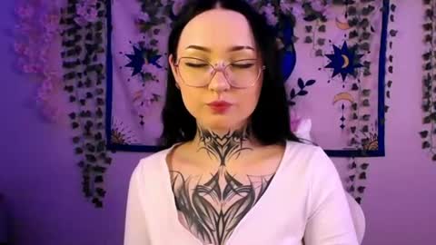 molly_kisss online show from July 4, 9:13 am