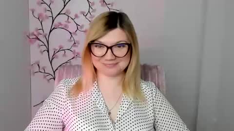 Molly online show from April 5, 12:02 pm