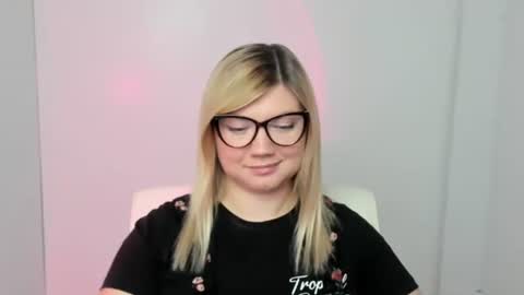 Molly online show from September 22, 11:47 am