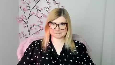 Molly online show from May 11, 11:50 am