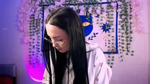 mollymeooww online show from April 11, 7:02 am