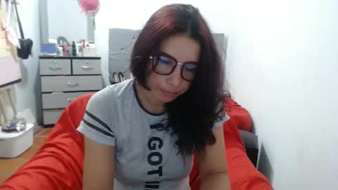 Snapshot of mommy_sexy2 chatting on February 27, 9:07 am zarai online show from February 27, 9:07 am