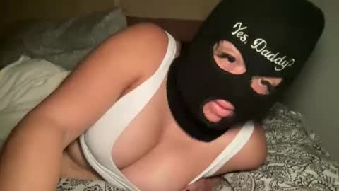 Snapshot of mommygoddess03 chatting on October 31, 1:11 pm mommygoddess03 online show from October 31, 1:11 pm