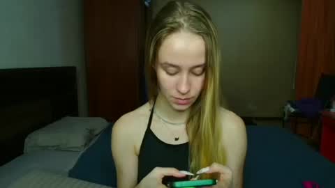 Mona online show from September 13, 6:54 pm