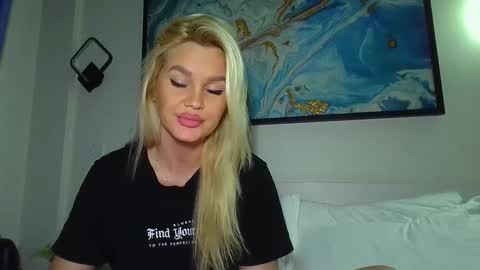 Snapshot of moni_ chatting on December 10, 4:56 am Monica online show from December 10, 4:56 am