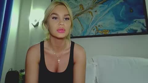 Snapshot of moni_ chatting on September 13, 2:36 am Monica online show from September 13, 2:36 am