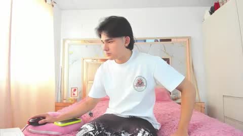 monky_0002 online show from March 18, 6:36 pm