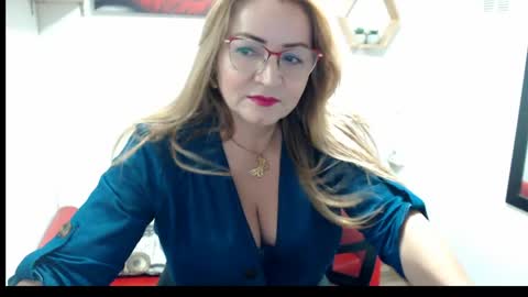 monserrat_diva online show from June 6, 8:15 pm